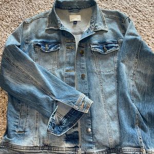 Women’s light wash denim jacket